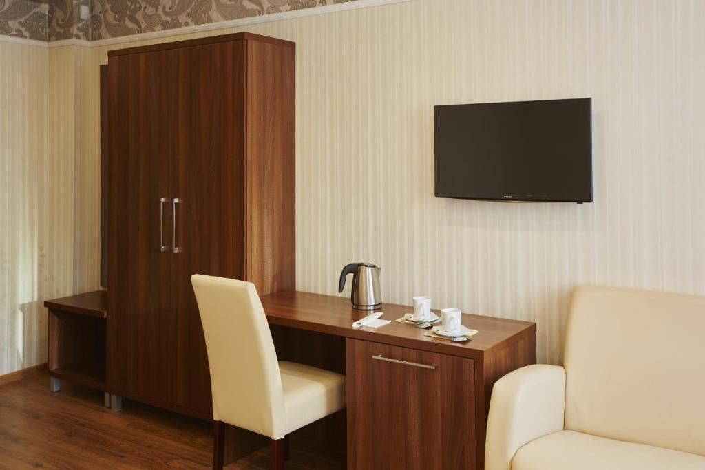 Отель Three Crowns Hotel Львов