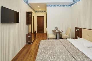 Отель Three Crowns Hotel Львов Стандартный двухместный номер с 1 кроватью-3