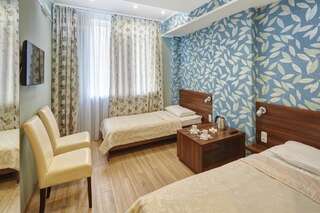 Отель Three Crowns Hotel Львов Стандартный двухместный номер с 2 отдельными кроватями-1