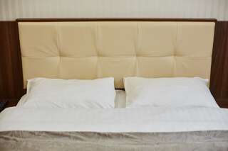 Отель Three Crowns Hotel Львов Стандартный двухместный номер с 1 кроватью-6