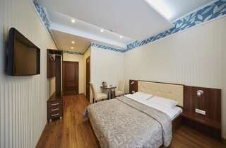 Отель Three Crowns Hotel Львов Стандартный двухместный номер с 1 кроватью-7